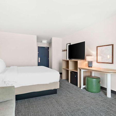 Spark By Hilton Exton Bagian luar foto