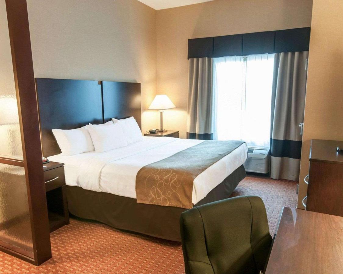 Spark By Hilton Exton Bagian luar foto