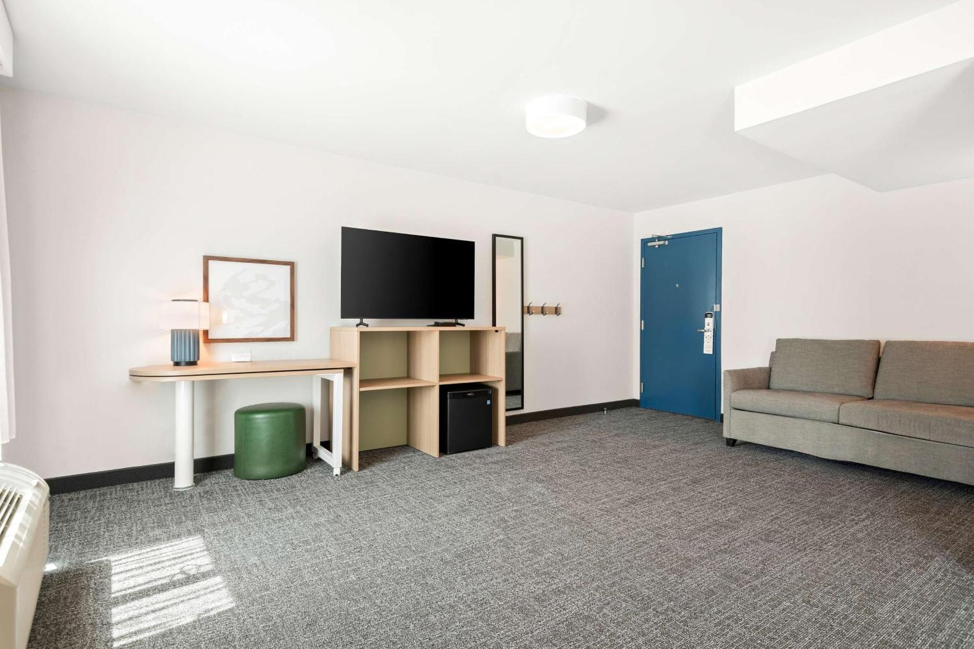 Spark By Hilton Exton Bagian luar foto