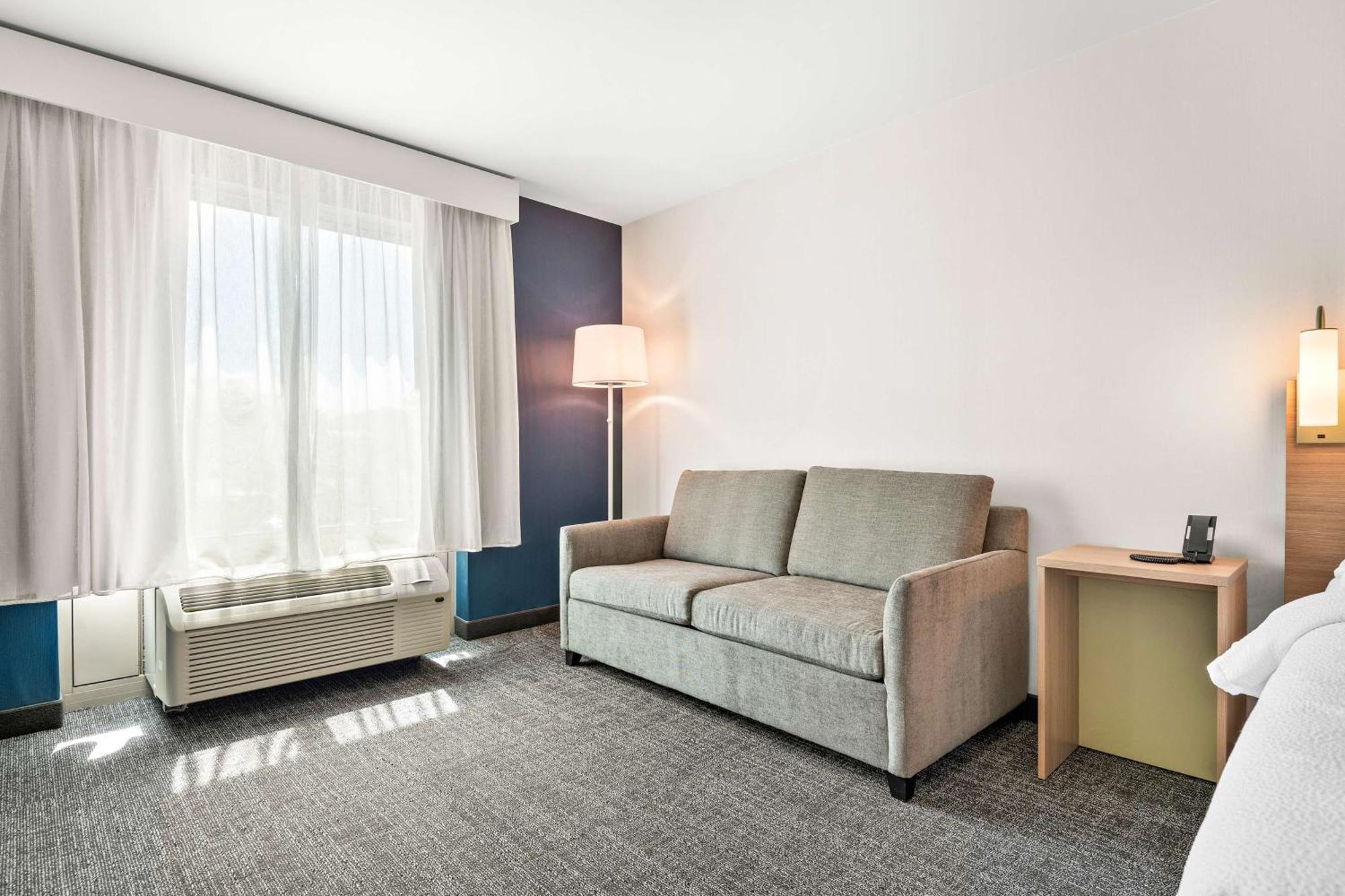 Spark By Hilton Exton Bagian luar foto