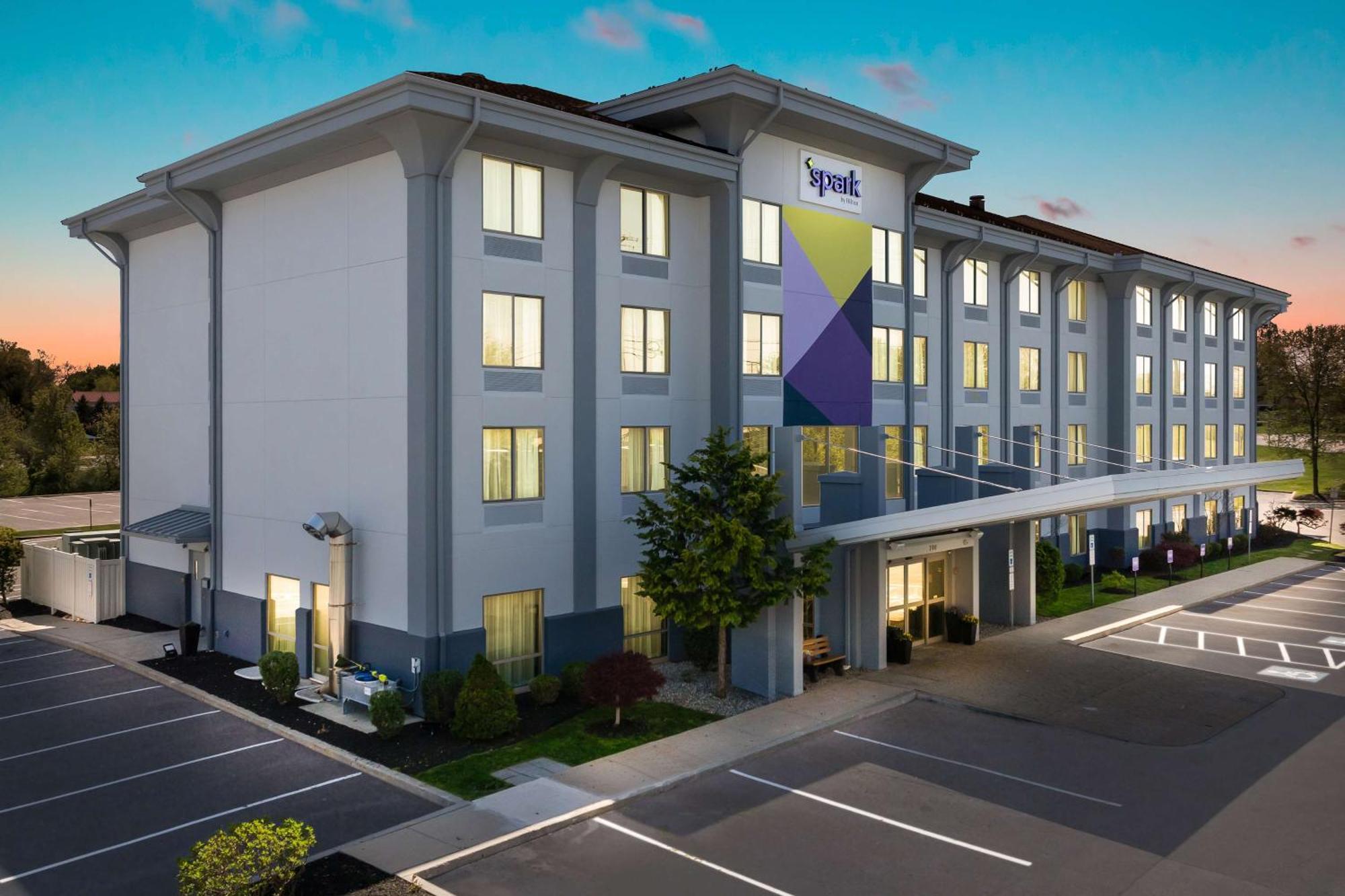 Spark By Hilton Exton Bagian luar foto
