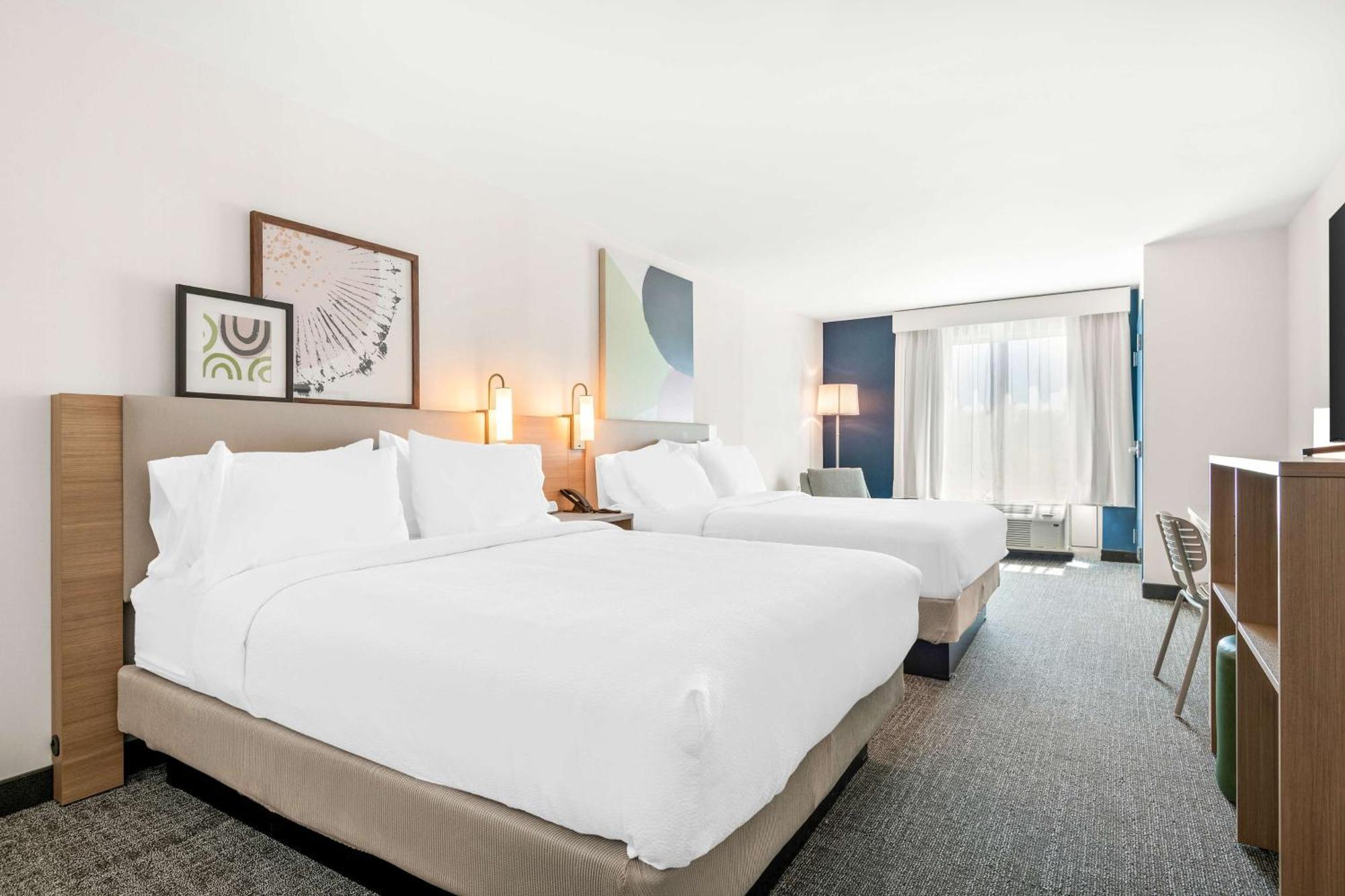 Spark By Hilton Exton Bagian luar foto