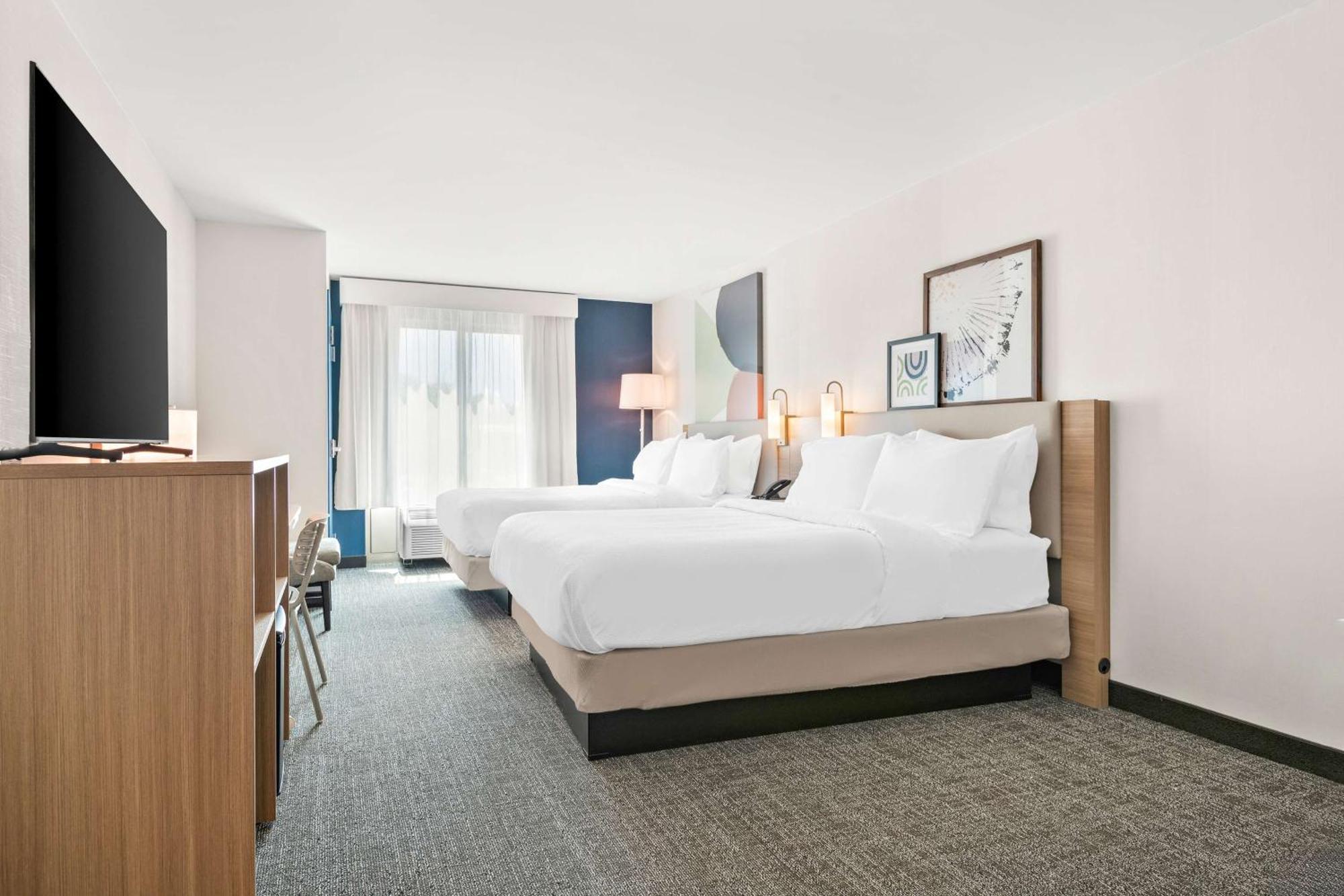 Spark By Hilton Exton Bagian luar foto