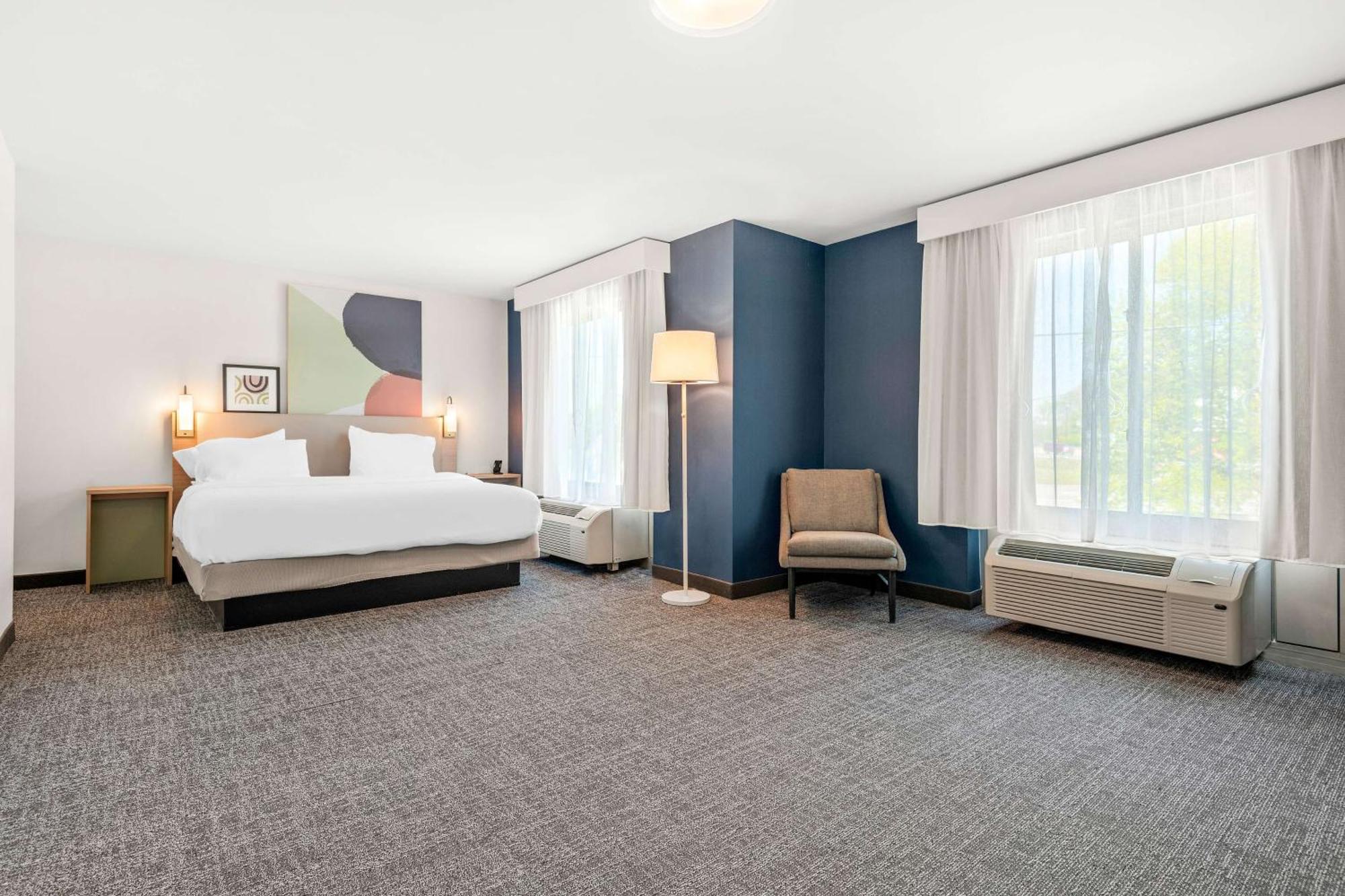 Spark By Hilton Exton Bagian luar foto