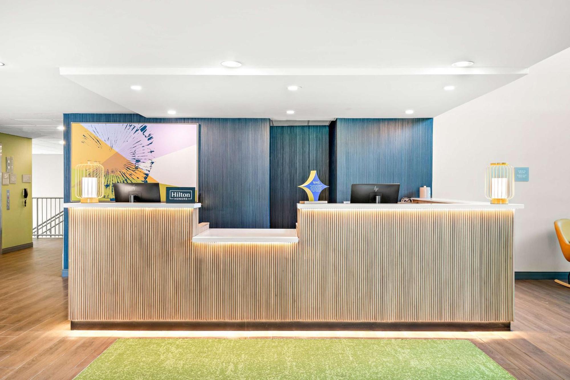 Spark By Hilton Exton Bagian luar foto